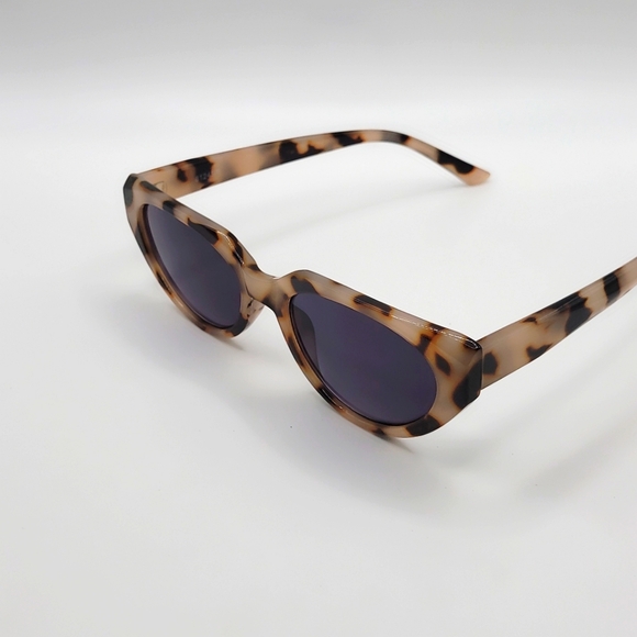 Flat-Top Skylar(Sun reader) - Picture 3 of 3